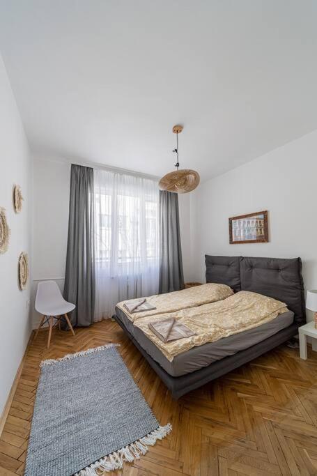 Bohohome Next To The Main Street Appartement